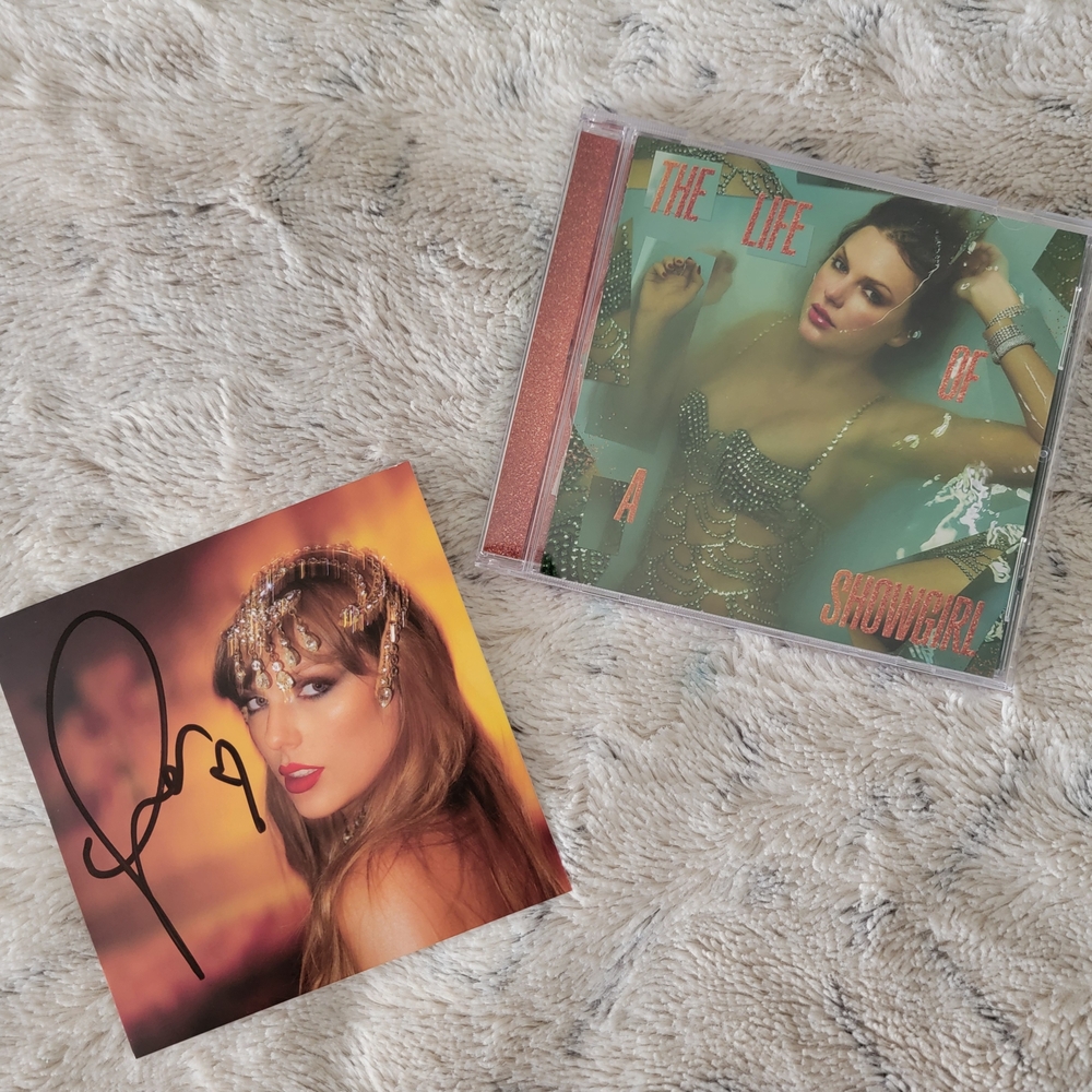 Taylor Swift The Life of a Showgirl CD & Hand Signed Photo 1 <3!